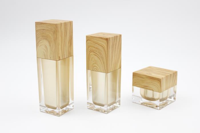 Acrylic bottles with a perfect square shape